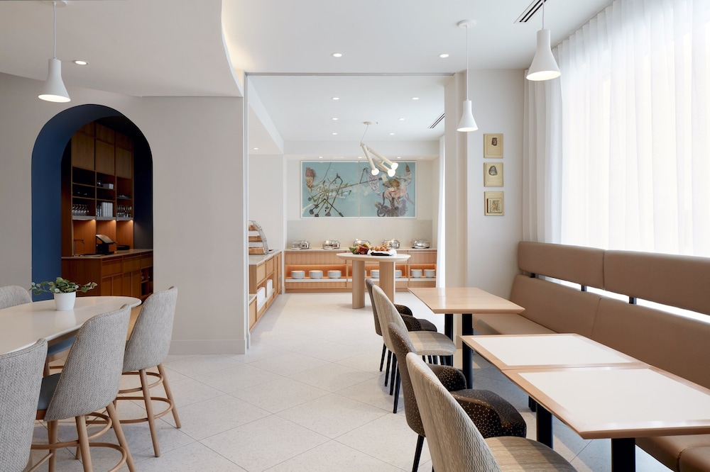 Holiday Inn & Suites Montreal Airport by IHG — photo 6