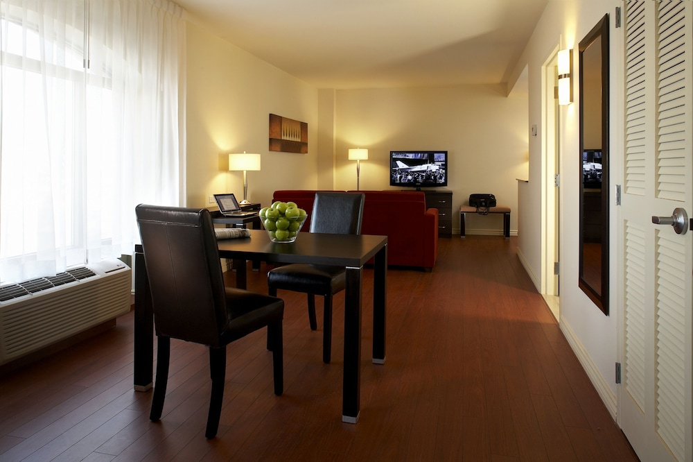 Holiday Inn & Suites Montreal Airport by IHG — photo 5